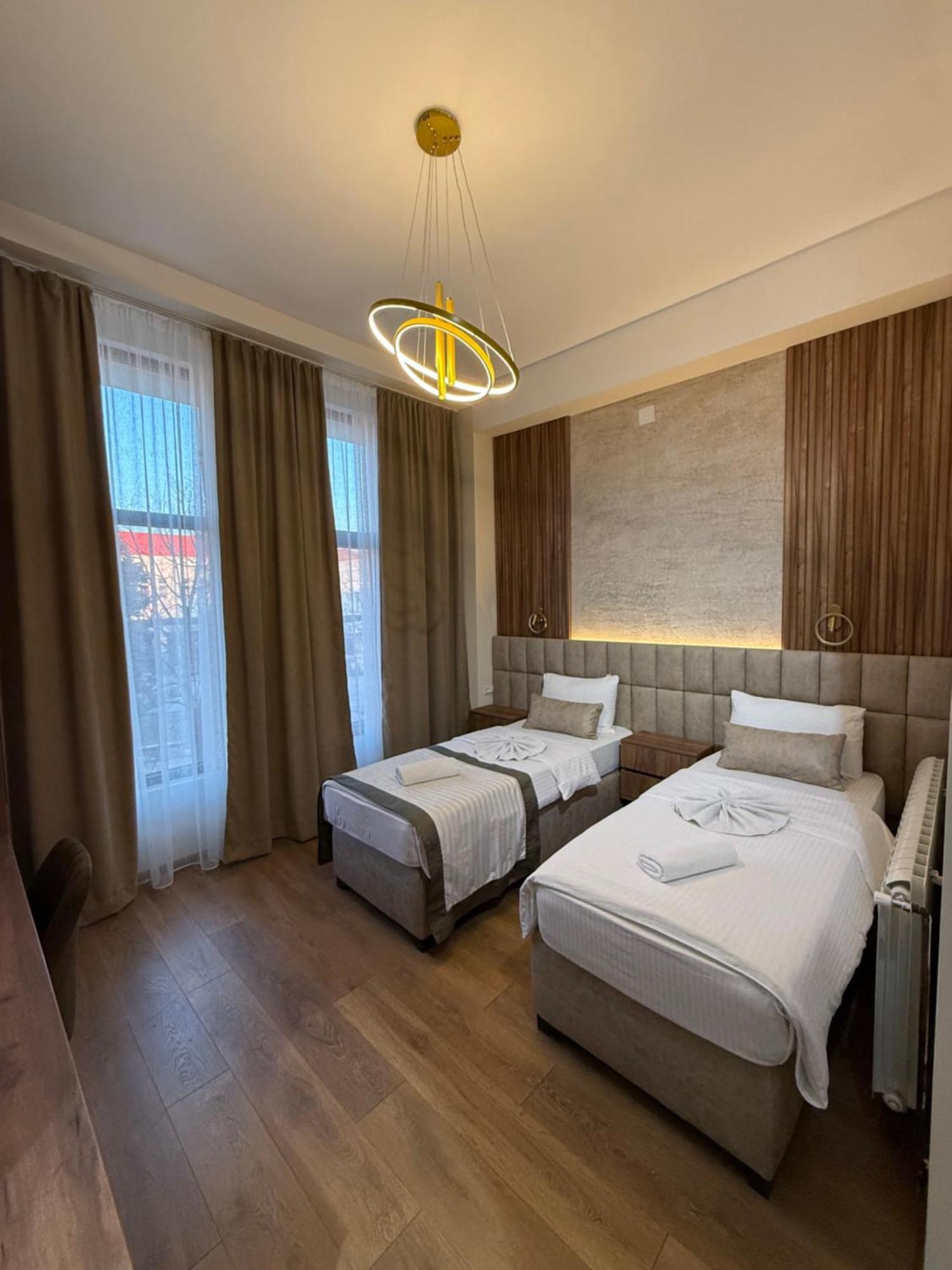 Apostolovic Plus Leskovac  Exteriör bild